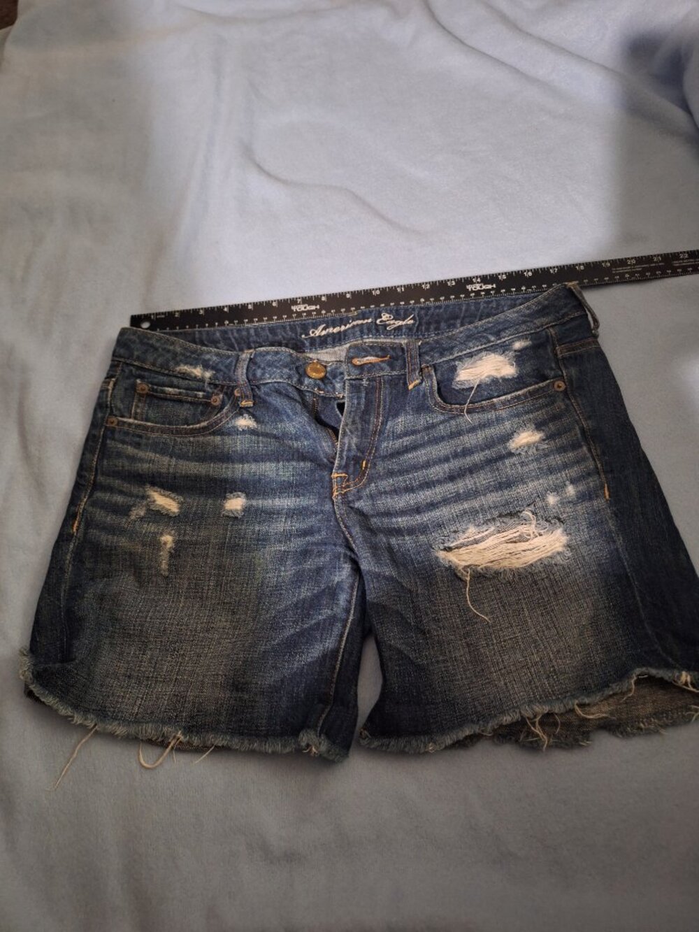 American Eagle Women’s Size 8 Distressed Dark Wash Denim Shorts Stretch Frayed H